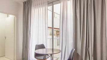 Apartemen Standar | Area keluarga | TV layar datar