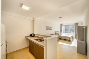 Executive Apartment, Balcony, City View | 1 bedroom, desk, laptop workspace, free WiFi - Casa Campus Palermo Hollywood (Buenos Aires)