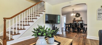 7 Bedrooms, Private Pool, Perfect Location!