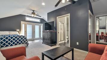 7 bedrooms, WiFi, bed sheets