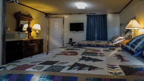 1 habitación, tabla de planchar con plancha, wifi gratis y ropa de cama