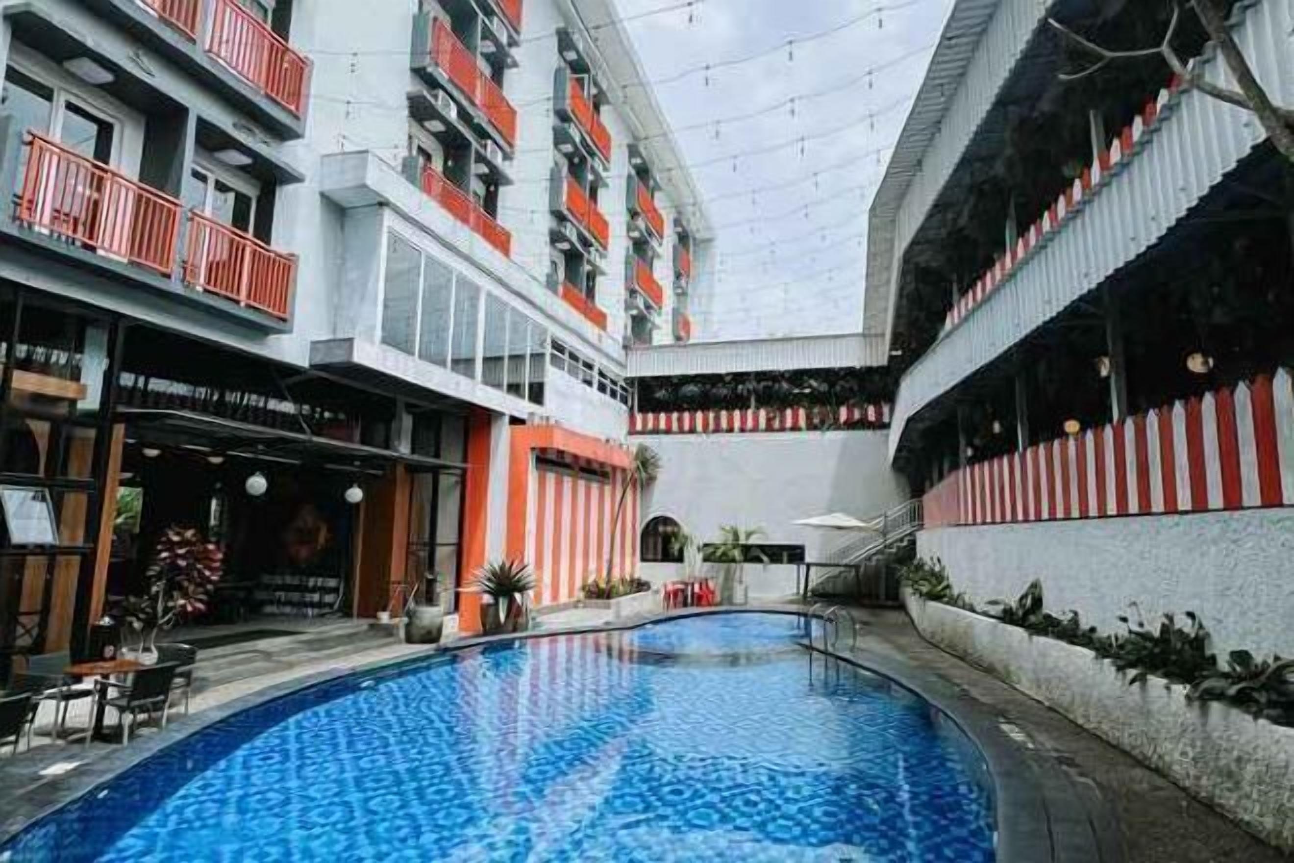 Kolam renang outdoor
