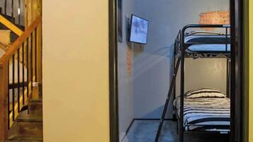 4 habitaciones, tabla de planchar con plancha y wifi gratis