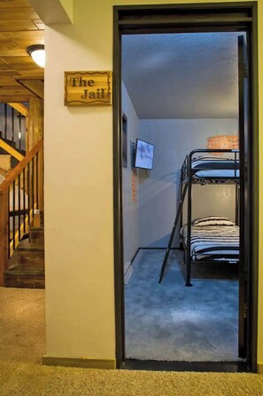 4 soverom, strykejern/-brett, wi-fi (inkludert) og sengetøy