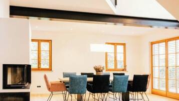 House | 4 bedrooms, individually furnished, iron/ironing board