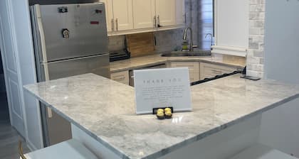 Renovated-Jacuzzi Tub Home NYC/LGA/JFK Washer/Dryer