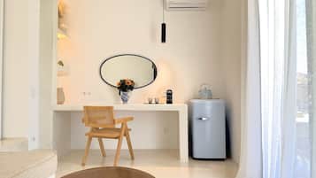 1 bedroom, desk, laptop workspace, blackout curtains