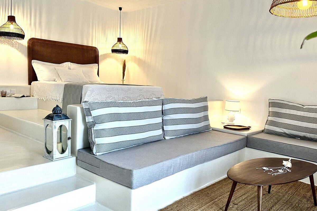 1 bedroom, desk, laptop workspace, blackout curtains