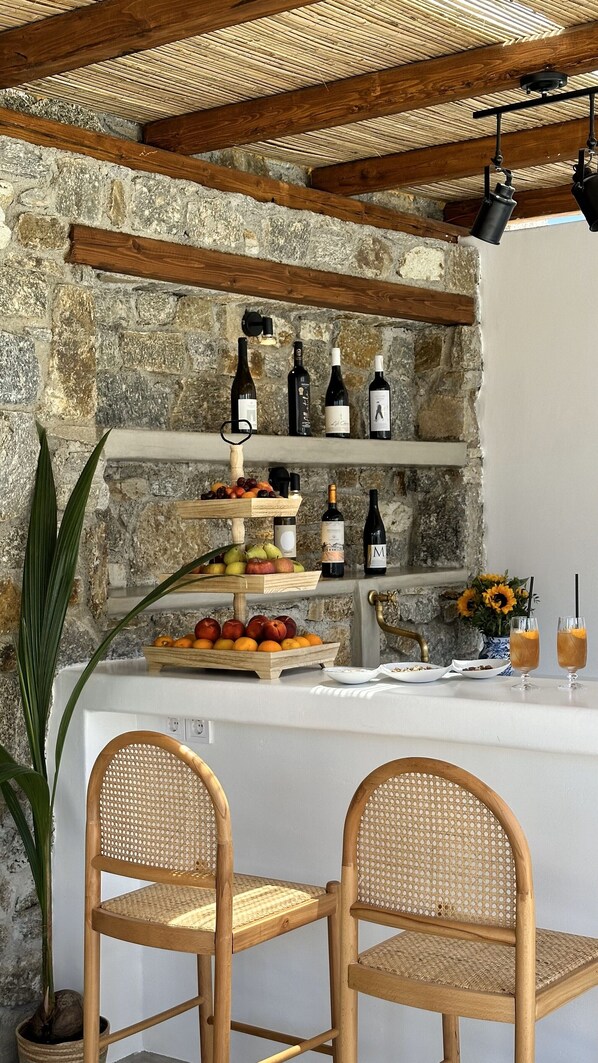 Bar junto a la piscina