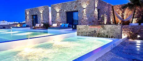 Seasonal outdoor pool, open 6:00 AM to 8:00 PM, pool loungers