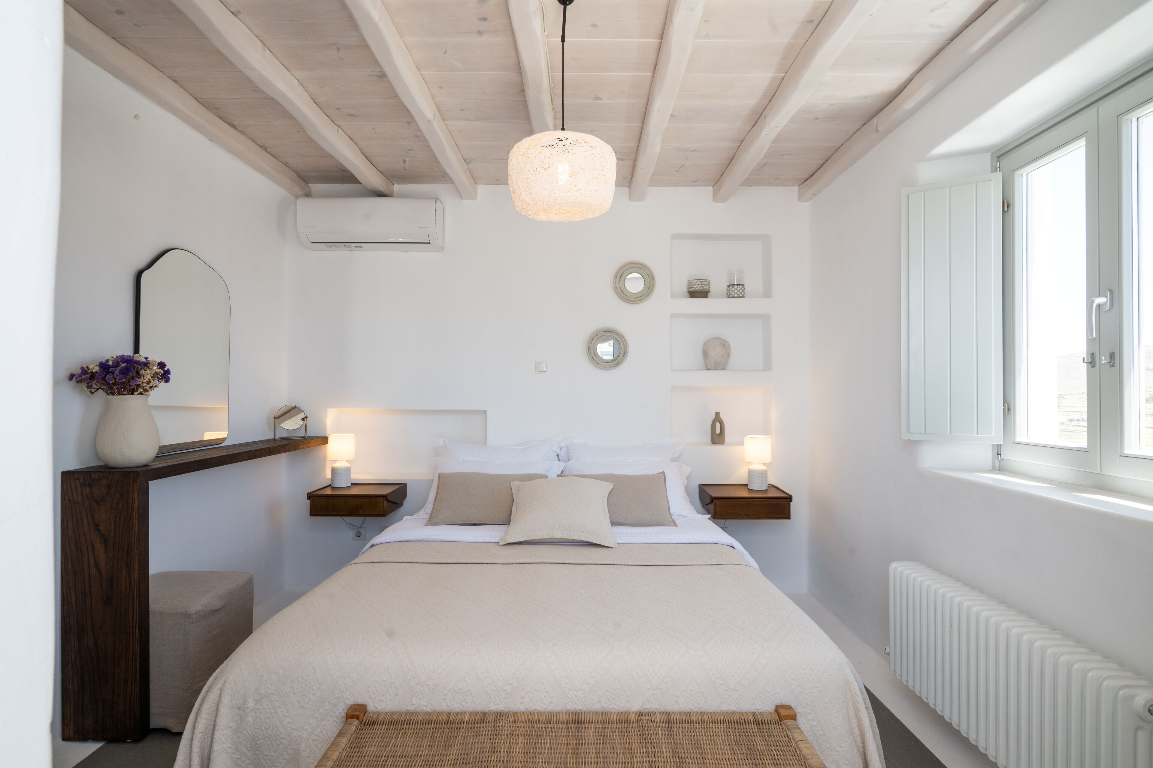 Suite Deluxe, vista a la alberca | 1 habitación, escritorio y espacio para trabajar con laptop 