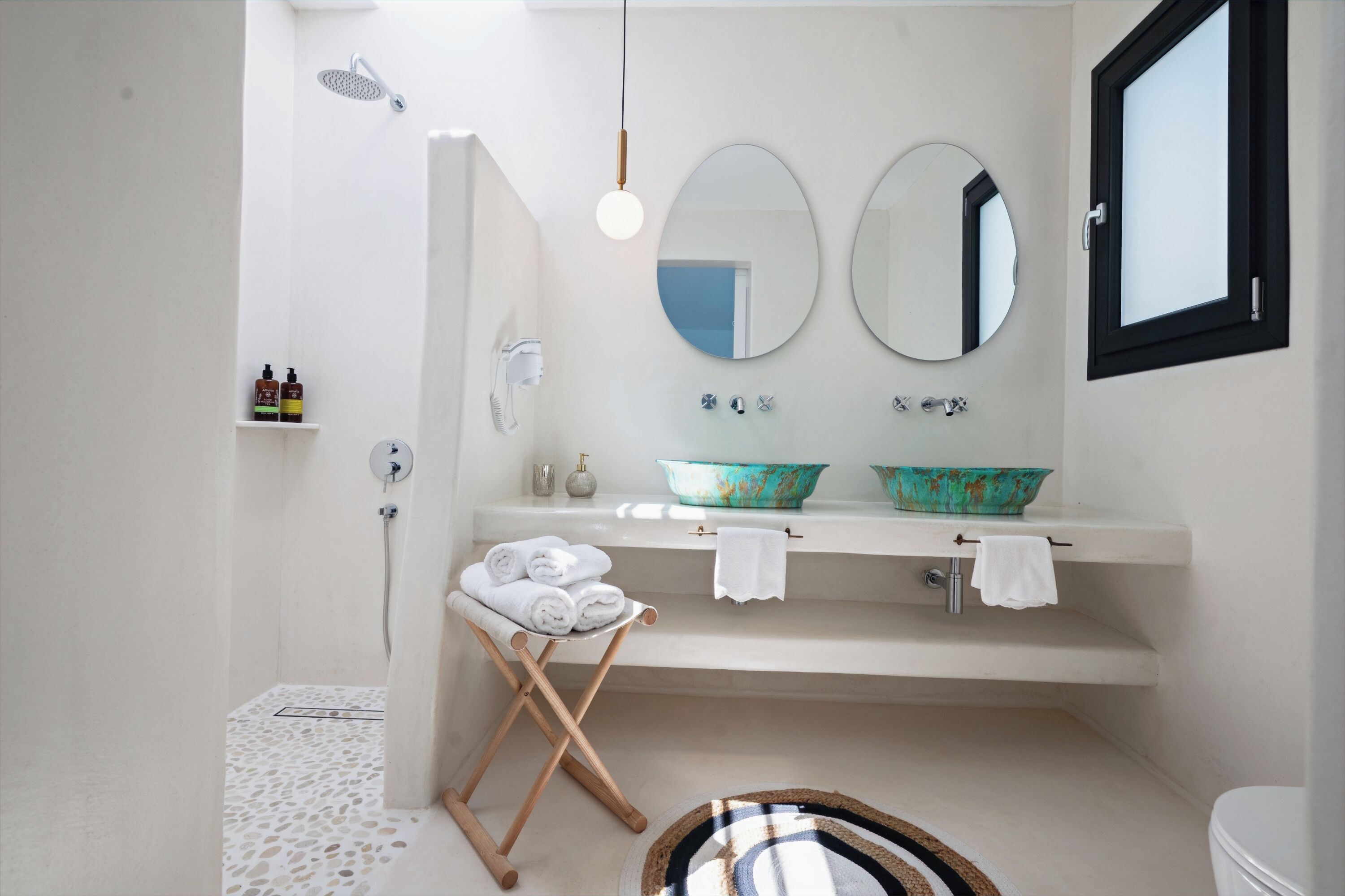 Junior Suite, Pool View | Bathroom | Towels, soap, shampoo, toilet paper
