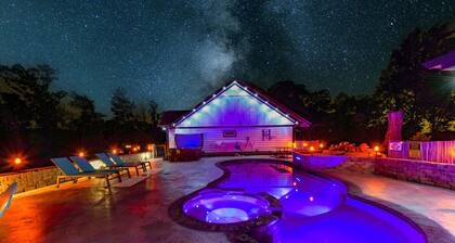 Cozy cabin w/hot tub & fire pit