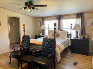 4 slaapkamers, een strijkplank/strijkijzer, wifi, beddengoed