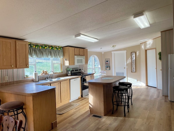 Refrigerador, microondas, horno y parrilla de estufa