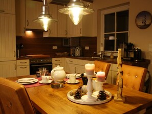 Apartamento | Cocina privada | Horno, hervidor eléctrico, tostadora y trona infantil