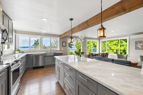 Seaside Place at Dash Point Beach