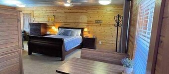 Greers Ferry Lake Front Studio