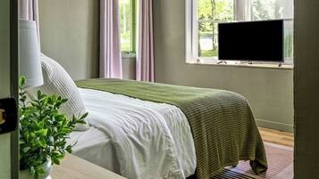 3 Schlafzimmer, Schreibtisch, Bügeleisen/Bügelbrett, Reisekinderbett