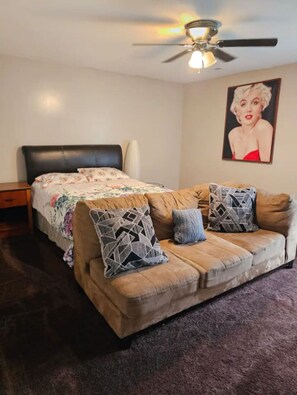 6 bedrooms, desk, iron/ironing board, WiFi