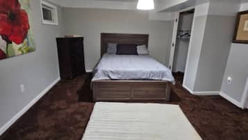 6 bedrooms, desk, iron/ironing board, WiFi