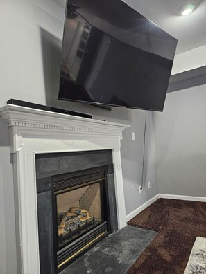 Interior - Pool Table  Wifi  Fireplace  Mins to Hospitals no hottub  (Fredericksburg)