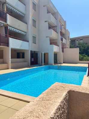Outdoor pool - Appart le Lavandou Rés les Mandariniers à 5 min de la Plage et du Centre à Pied (Le Lavandou)
