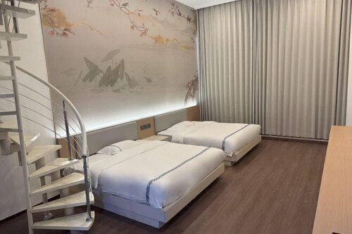 Shangjun Hotel (Hezhou Lingfeng Plaza Branch)