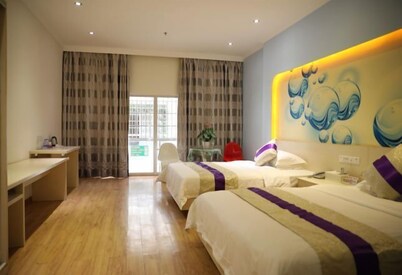 Shangjun Hotel (Hezhou Lingfeng Plaza Branch)