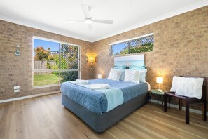 3 bedrooms, iron/ironing board, free WiFi, bed sheets