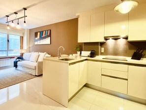 Private kitchen - Orzan Beach Surf Apartment (A Coruña)