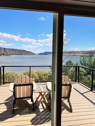 Luxury View Home on the Columbia River, Golf, Wineries & Gorge Amphitheater