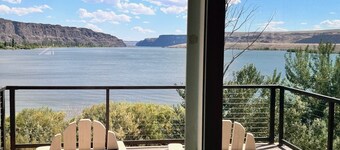Luxury View Home on the Columbia River, Golf, Wineries & Gorge Amphitheater