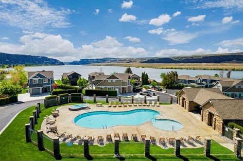 Luxury View Home on the Columbia River, Golf, Wineries & Gorge Amphitheater