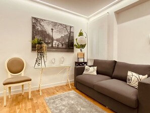 Living area - Quiet and Cozy Downtown Apartment (A Coruña)