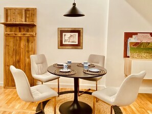 Dining - Quiet and Cozy Downtown Apartment (A Coruña)