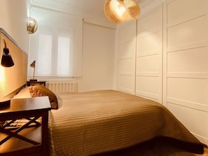 Room - Quiet and Cozy Downtown Apartment (A Coruña)