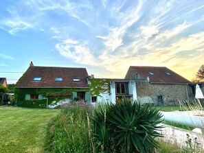Exterior - Cosy Farmhouse Lussac-les-eglises, Swimming Pool (Lussac-Les-Eglises)