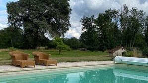 Piscine intérieure, piscine extérieure