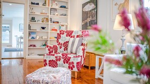 Interior - Plunge pool and flat 100m walk to beach (MACMASTERS BEACH)