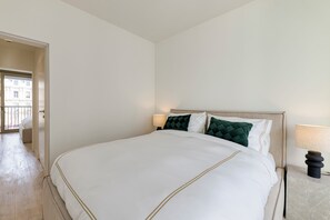 Appartement Design, balcon, vue ville | 1 chambre, bureau, fer et planche à repasser, Wi-Fi gratuit