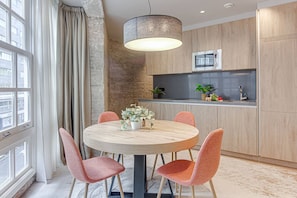 Dining - Metropolitan Boutique Apartment (A Coruña)