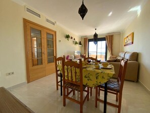 House | Dining - Belvilla by OYO Costa Brisas Almayate (Velez-Malaga)