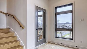 Kondominium, pemandangan gunung | Area keluarga