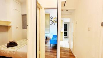 Desk, iron/ironing board, WiFi, bed sheets