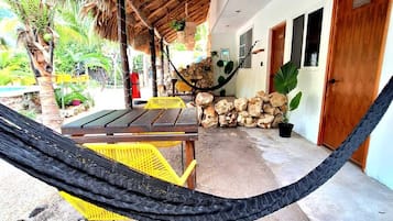 Habitación Confort, baño en la habitación, vista a la alberca | Vista desde la habitación