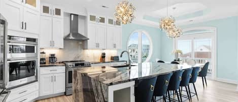 Réfrigérateur, four, plaque de cuisson, lave-vaisselle