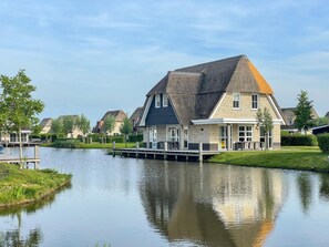 Villa | Exterior - Villa in Friesland With Sauna and Whirlpool (Delfstrahuizen)
