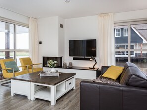 Villa | Living area - Villa in Friesland With Sauna and Whirlpool (Delfstrahuizen)