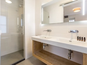 Villa | Badezimmer | Dusche